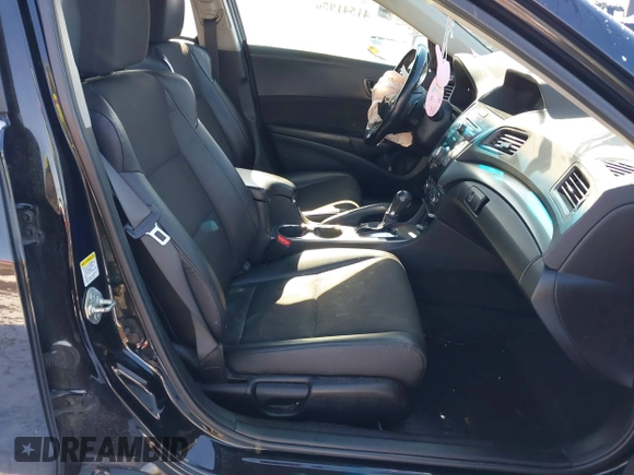 2013 Acura ILX with VIN 19VDE1F32DE015048, listed as a IAAI auction lot 41541956 with 92,403 mi miles. Bid and sale history available at carsss.com. Image 5.