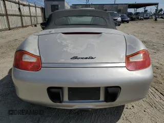 2002 Porsche Boxster z VIN WP0CA298X2U622776, wystawiony jako Copart lot #57521485 z przebiegiem 111 257 mil mil oraz Czysty tytuł • Clean title. Historia ofert i sprzedaży dostępna na DreamBid. Obrazek 6.