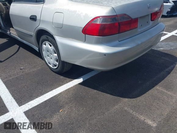 1999 Honda Accord LX z VIN 1HGCG5648XA164103, wystawiony jako IAAI lot #42020624 z przebiegiem 244 346 mil mil oraz . Historia ofert i sprzedaży dostępna na DreamBid. Obrazek 6.