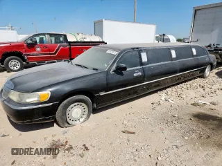 2002 Lincoln Town Car Executive с VIN 1L1FM81W02Y635348, выставлен на аукционе Copart как лот 61639325 с пробегом 88 597 миль миль и Чистый • Clean title. История ставок и продаж доступна на DreamBid. Изображение 1.