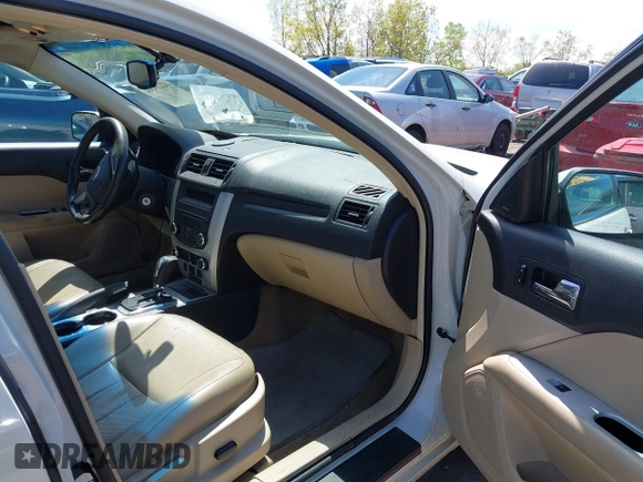 2010 Mercury Milan Premier z VIN 3MEHM0JG7AR644016, wystawiony jako IAAI lot #42214582 z przebiegiem 173 228 mil mil oraz . Historia ofert i sprzedaży dostępna na DreamBid. Obrazek 5.