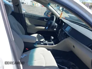 2018 Kia Optima LX with VIN 5XXGT4L31JG261091, listed as a IAAI auction lot 42168652 with 68,070 mi miles. Bid and sale history available at carsss.com. Image 5.