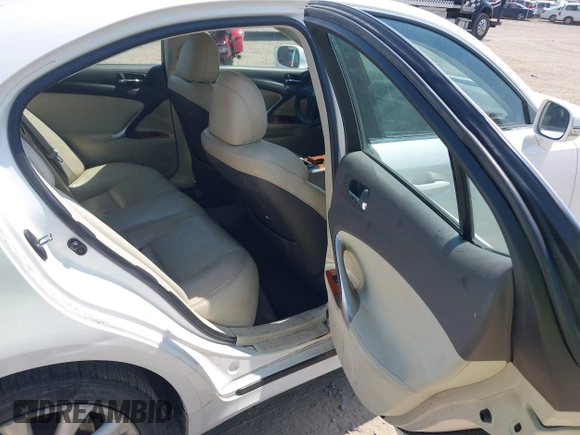 2009 Lexus IS with VIN JTHCK262595035403, listed as a IAAI auction lot 39838003 with 185,486 mi miles. Bid and sale history available at carsss.com. Image 8.