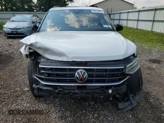 2022 Volkswagen Tiguan SE R-Line Black with VIN 3VV8B7AX8NM086889, listed as a Copart auction lot 63555865 with 32,919 mi miles and Salvage title. Bid and sale history available at DreamBid. Image 5.