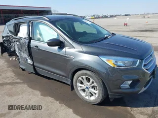 2018 Ford Escape SE z VIN 1FMCU9GD6JUD55937, wystawiony jako IAAI lot #41898592 z przebiegiem 37 800 mil mil oraz . Historia ofert i sprzedaży dostępna na DreamBid. Obrazek 1.