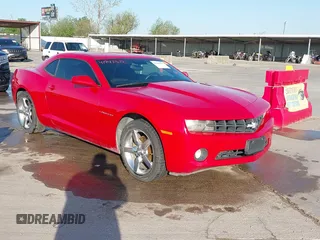 2011 Chevrolet Camaro 1LT z VIN 2G1FB1ED9B9133296, wystawiony jako IAAI lot #41942572 z przebiegiem 175 081 mil mil oraz . Historia ofert i sprzedaży dostępna na DreamBid. Obrazek 1.