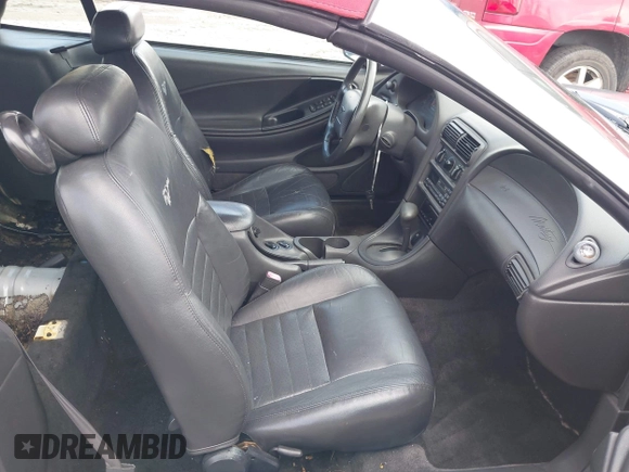 2000 Ford Mustang GT z VIN 1FAFP45X8YF247199, wystawiony jako IAAI lot #42188723 z przebiegiem 144 449 mil mil oraz . Historia ofert i sprzedaży dostępna na DreamBid. Obrazek 5.