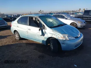 2002 Toyota Prius with VIN JT2BK18U820062239, listed as a IAAI auction lot 41598190 with 210,224 mi miles. Bid and sale history available at carsss.com. Image 1.