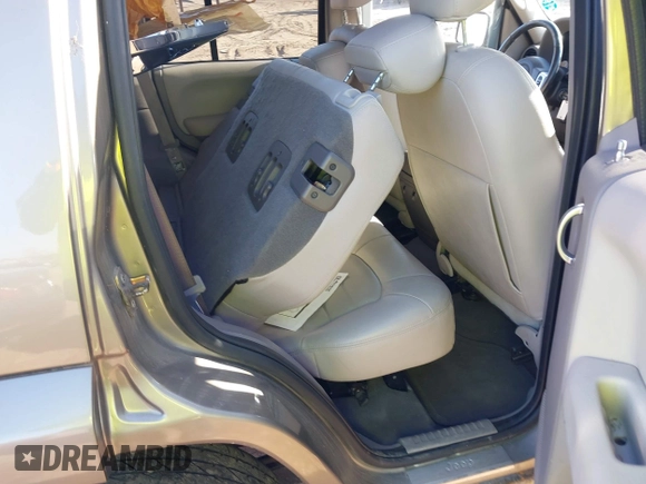 2004 Jeep Liberty Limited with VIN 1J4GL58K14W241524, listed as a IAAI auction lot 41822169 with 136,090 mi miles. Bid and sale history available at carsss.com. Image 8.