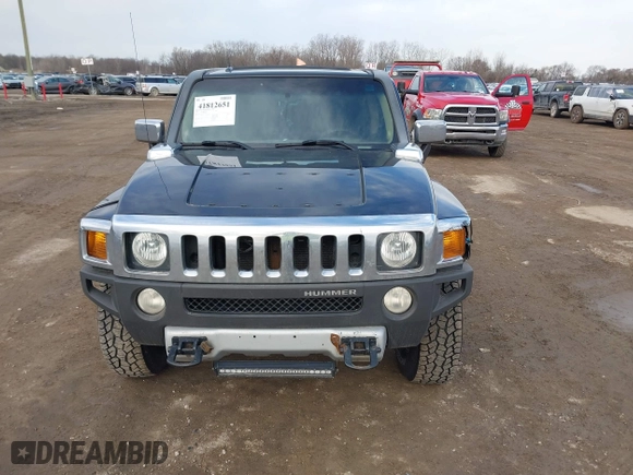 2008 Hummer H3 SUV with VIN 5GTEN13E288105892, listed as a IAAI auction lot 41812651 with 217,426 mi miles. Bid and sale history available at carsss.com. Image 11.