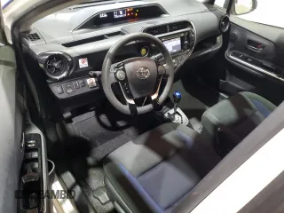 2018 Toyota Prius One z VIN JTDKDTB38J1615672, wystawiony jako Copart lot #53270015 z przebiegiem 55 974 mil mil oraz Czysty tytuł • Clean title. Historia ofert i sprzedaży dostępna na DreamBid. Obrazek 8.