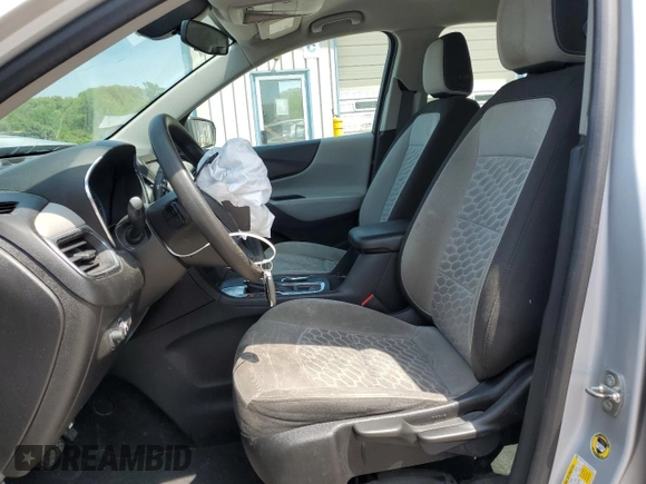 2019 Chevrolet Equinox LS z VIN 2GNAXHEV7K6180002, wystawiony jako Copart lot #55393785 z przebiegiem 166 487 mil mil oraz Szkody całkowita. Historia ofert i sprzedaży dostępna na DreamBid. Obrazek 7.