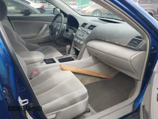 2008 Toyota Camry LE z VIN 4T1BE46KX8U242949, wystawiony jako IAAI lot #42196597 z przebiegiem 220 875 mil mil oraz . Historia ofert i sprzedaży dostępna na DreamBid. Obrazek 5.
