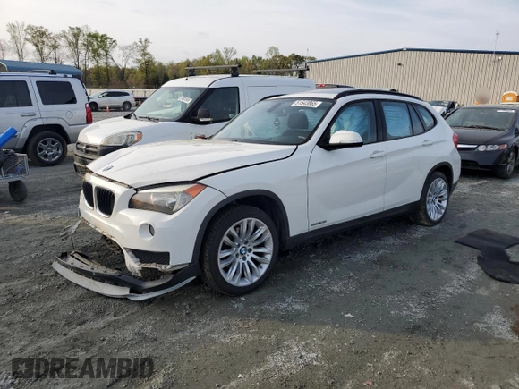 2015 BMW X1 sDrive28i z VIN WBAVM1C5XFV318188, wystawiony jako Copart lot #51543865 z przebiegiem 97 497 mil mil oraz Szkoda całkowita • Salvage title. Historia ofert i sprzedaży dostępna na DreamBid. Obrazek 1.