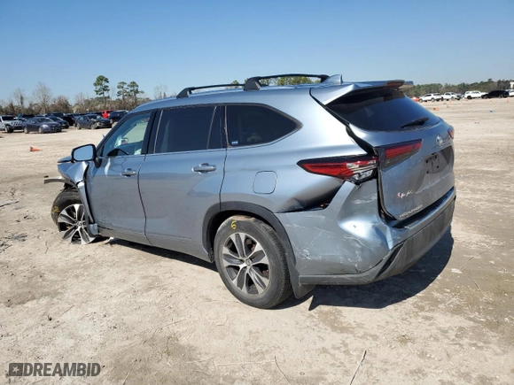2020 Toyota Highlander XLE with VIN 5TDGZRAH1LS023866, listed as a Copart auction lot 43802315 with 49,400 mi miles and Salvage Title. Bid and sale history available at carsss.com. Image 2.
