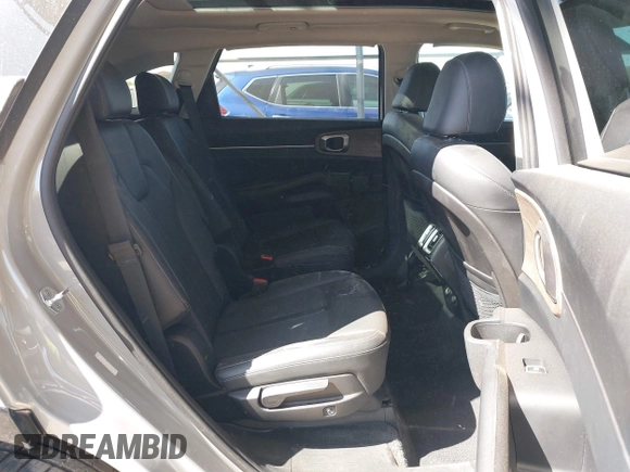 2022 Kia Sorento EX z VIN 5XYRH4LF8NG136238, wystawiony jako IAAI lot #41963656 z przebiegiem 78 713 mil mil oraz . Historia ofert i sprzedaży dostępna na DreamBid. Obrazek 8.