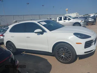 2019 Porsche Cayenne z VIN WP1AA2AYXKDA12829, wystawiony jako IAAI lot #42050935 z przebiegiem 80 056 mil mil oraz . Historia ofert i sprzedaży dostępna na DreamBid. Obrazek 13.