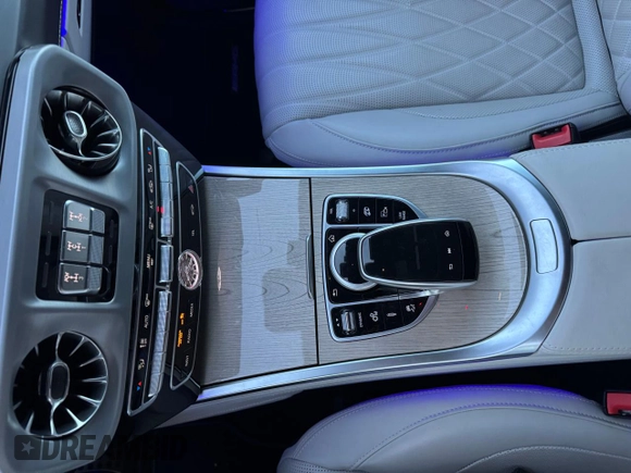 2022 Mercedes-Benz G 63 AMG z VIN W1NYC7HJ1NX437545, wystawiony jako Copart lot #66024305 z przebiegiem 9 650 mil mil oraz Czysty tytuł • Clean title. Historia ofert i sprzedaży dostępna na DreamBid. Obrazek 13.