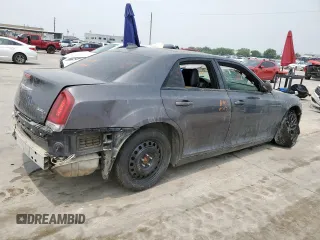 2018 Chrysler 300 S z VIN 2C3CCABG1JH295888, wystawiony jako Copart lot #56899745 z przebiegiem 111 826 mil mil oraz Szkoda całkowita • Salvage title. Historia ofert i sprzedaży dostępna na DreamBid. Obrazek 3.
