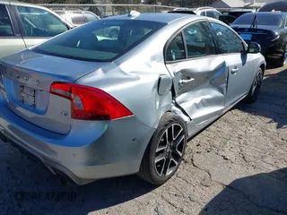 2018 Volvo S60 Dynamic z VIN YV126MFL4J2451903, wystawiony jako IAAI lot #41844843 z przebiegiem 118 026 mil mil oraz . Historia ofert i sprzedaży dostępna na DreamBid. Obrazek 6.