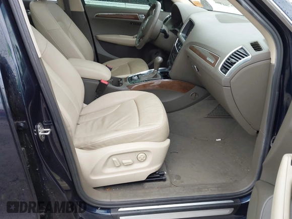 2010 Audi Q5 Premium Plus z VIN WA1LKAFP3AA087285, wystawiony jako IAAI lot #42317420 z przebiegiem 130 793 mil mil oraz . Historia ofert i sprzedaży dostępna na DreamBid. Obrazek 5.