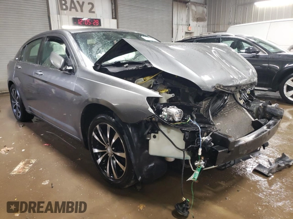 2013 Chrysler 200 Touring with VIN 1C3CCBBB5DN552931, listed as a Copart auction lot 47372985 with Not Provided miles and Salvage Title. Bid and sale history available at carsss.com. Image 4.
