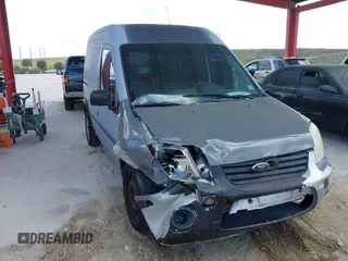 2011 Ford Transit Connect XLT z VIN NM0LS7DN4BT062957, wystawiony jako IAAI lot #41547900 z przebiegiem 154 227 mil mil oraz . Historia ofert i sprzedaży dostępna na DreamBid. Obrazek 1.