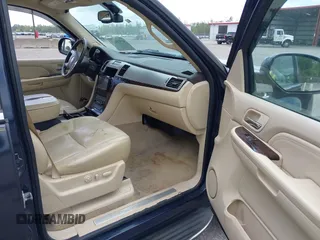 2007 Cadillac Escalade ESV z VIN 1GYFK66897R288492, wystawiony jako IAAI lot #41935413 z przebiegiem 205 756 mil mil oraz . Historia ofert i sprzedaży dostępna na DreamBid. Obrazek 5.