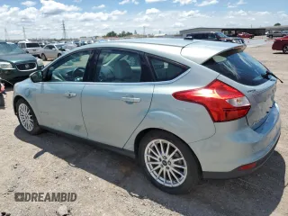 2013 Ford Focus Electric с VIN 1FADP3R44DL251179, выставлен на аукционе Copart как лот 56572595 с пробегом 49 705 миль миль и Чистый • Clean title. История ставок и продаж доступна на DreamBid. Изображение 2.