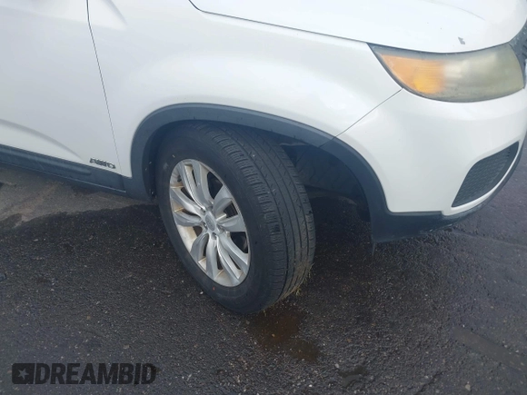 2011 Kia Sorento LX with VIN 5XYKTDA23BG060231, listed as a IAAI auction lot 42142538 with 166,884 mi miles. Bid and sale history available at carsss.com. Image 6.