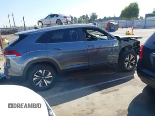 2024 Volkswagen Atlas SE z VIN 1V2LE2CA5RC225216, wystawiony jako IAAI lot #42156315 z przebiegiem 29 742 mil mil oraz . Historia ofert i sprzedaży dostępna na DreamBid. Obrazek 14.