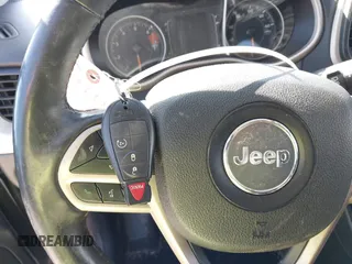 2017 Jeep Cherokee Sport with VIN 1C4PJLAB7HW654385, listed as a IAAI auction lot 41722028 with 91,033 mi miles. Bid and sale history available at carsss.com. Image 11.