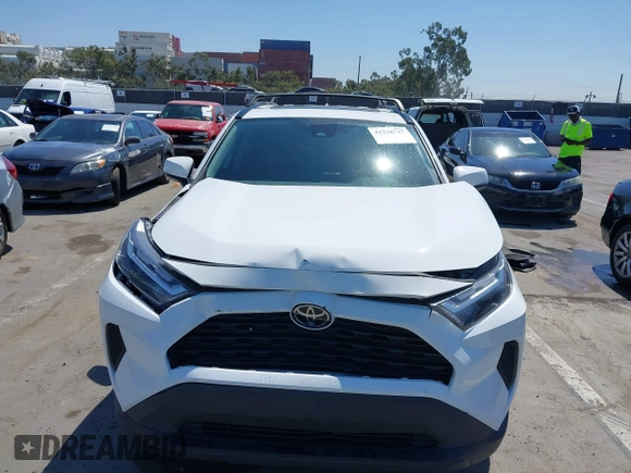 2022 Toyota RAV4 XLE with VIN 2T3W1RFV4NW233025, listed as a IAAI auction lot 42238717 with 39,156 mi miles and . Bid and sale history available at DreamBid. Image 12.