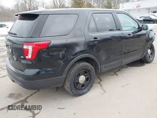 2017 Ford Police Interceptor Utility z VIN 1FM5K8AR6HGE15768, wystawiony jako IAAI lot #41561819 z przebiegiem 176 539 mil mil oraz . Historia ofert i sprzedaży dostępna na DreamBid. Obrazek 4.