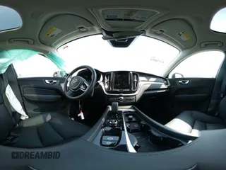 2025 Volvo XC60 Plus z VIN YV4M12RC0S1172417, wystawiony jako IAAI lot #42438854 z przebiegiem 2 853 mil mil oraz . Historia ofert i sprzedaży dostępna na DreamBid. Obrazek 18.