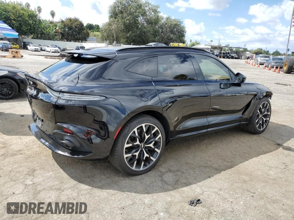 2021 Aston Martin DBX z VIN SCFVUJAW7MTV03341, wystawiony jako Copart lot #71015804 z przebiegiem 12 324 mil mil oraz Szkody całkowita. Historia ofert i sprzedaży dostępna na DreamBid. Obrazek 3.