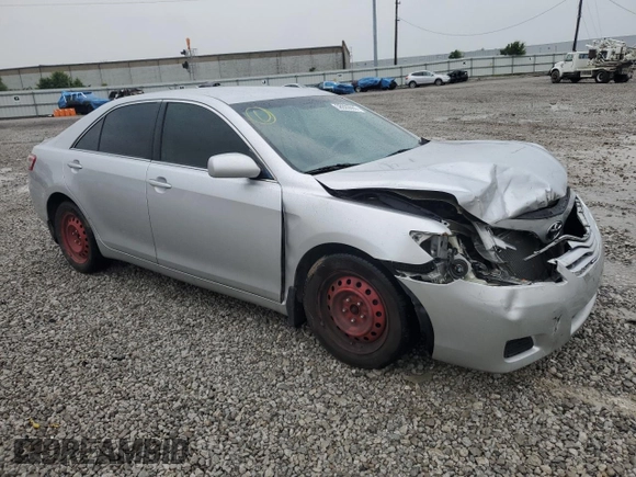 2010 Toyota Camry z VIN 4T1BF3EK1AU075962, wystawiony jako Copart lot #58929065 z przebiegiem 216 986 mil mil oraz Szkoda całkowita • Salvage title. Historia ofert i sprzedaży dostępna na DreamBid. Obrazek 4.
