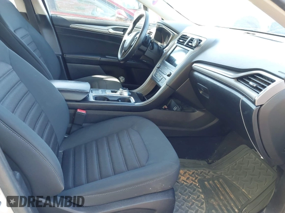 2019 Ford Fusion SE with VIN 3FA6P0HD0KR192915, listed as a IAAI auction lot 41980996 with 128,336 mi miles. Bid and sale history available at carsss.com. Image 5.