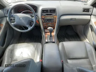 2000 Lexus ES 300 with VIN JT8BF28G0Y0255147, listed as a Copart auction lot 61464825 with 144,601 mi miles and Clean title. Bid and sale history available at DreamBid. Image 8.