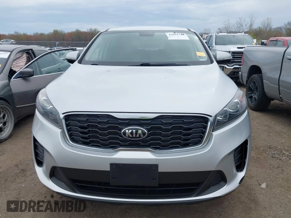 2019 Kia Sorento LX with VIN 5XYPG4A35KG580742, listed as a IAAI auction lot 42064745 with 80,741 mi miles. Bid and sale history available at carsss.com. Image 13.