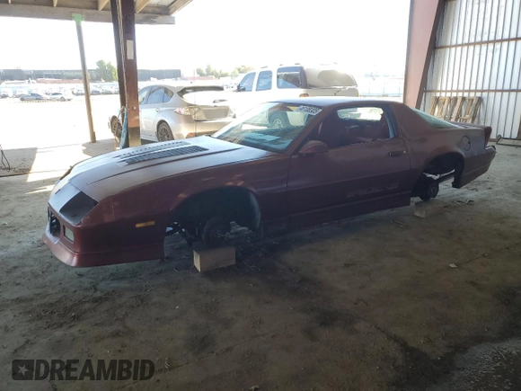 1989 Chevrolet Camaro z VIN 1G1FP21F7KL137015, wystawiony jako Copart lot #46108305 z przebiegiem 78 714 mil mil oraz Szkoda całkowita • Salvage title. Historia ofert i sprzedaży dostępna na DreamBid. Obrazek 1.