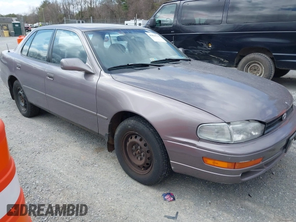 1994 Toyota Camry LE z VIN 4T1SK12E0RU463582, wystawiony jako IAAI lot #41823733 z przebiegiem 120 050 mil mil oraz . Historia ofert i sprzedaży dostępna na DreamBid. Obrazek 1.