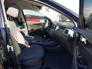 2019 Kia Sorento L with VIN 5XYPG4A37KG542090, listed as a IAAI auction lot 41226887 with 105,628 mi miles. Bid and sale history available at carsss.com. Image 5.
