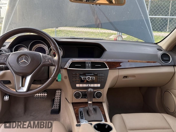 2012 Mercedes-Benz C 250 Sport z VIN WDDGF4HB7CR231400, wystawiony jako Copart lot #58000085 z przebiegiem 59 800 mil mil oraz Szkoda całkowita • Salvage title. Historia ofert i sprzedaży dostępna na DreamBid. Obrazek 9.