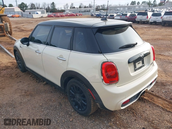 2015 MINI Hardtop 4 Door S z VIN WMWXU3C50F2B59450, wystawiony jako IAAI lot #41271841 z przebiegiem 70 719 mil mil oraz . Historia ofert i sprzedaży dostępna na DreamBid. Obrazek 3.