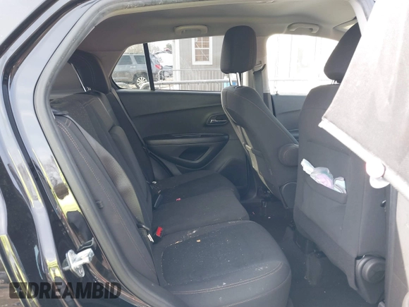 2022 Chevrolet Trax LS z VIN KL7CJKSM4NB527702, wystawiony jako IAAI lot #41339416 z przebiegiem 52 934 mil mil oraz . Historia ofert i sprzedaży dostępna na DreamBid. Obrazek 8.