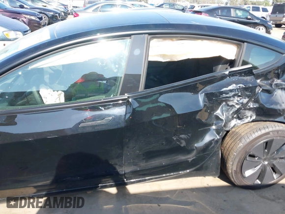 2025 Tesla Model 3 Long Range z VIN 5YJ3E1EA3SF981743, wystawiony jako IAAI lot #42352588 z przebiegiem Nie podano mil oraz . Historia ofert i sprzedaży dostępna na DreamBid. Obrazek 6.