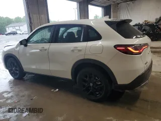 2024 Honda HR-V Sport z VIN 3CZRZ2H5XRM700881, wystawiony jako Copart lot #56660025 z przebiegiem 11 803 mil mil oraz Szkoda całkowita • Salvage title. Historia ofert i sprzedaży dostępna na DreamBid. Obrazek 2.