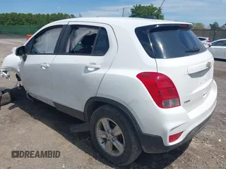 2020 Chevrolet Trax LS z VIN KL7CJKSB9LB051684, wystawiony jako IAAI lot #42279789 z przebiegiem 53 014 mil mil oraz . Historia ofert i sprzedaży dostępna na DreamBid. Obrazek 3.