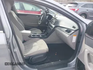 2016 Hyundai Sonata SE with VIN KMHE24L11GA036436, listed as a IAAI auction lot 41463969 with Not Provided miles and . Bid and sale history available at carsss.com. Image 5.